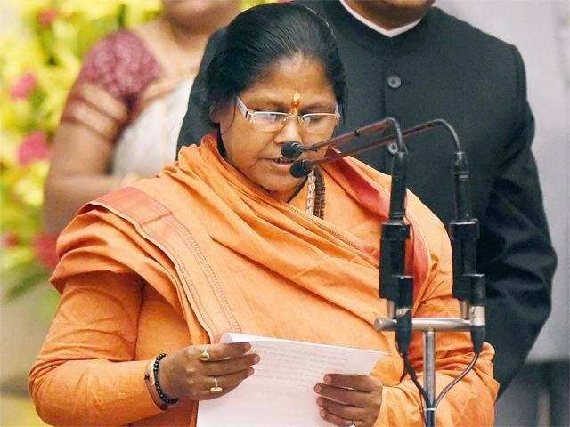 'मनमोहन दो साल पहले चुप्पी तोड़ते तो देश में नहीं होते कई घोटाले' sadhvi niranjan jyoti
