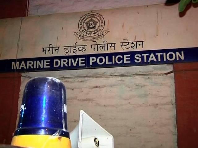 मुंबई: ड्रग रैकेट में शामिल होने के आरोप में पांच पुलिस वाले गिरफ्तार 5 Mumbai policemen arrested in drug case