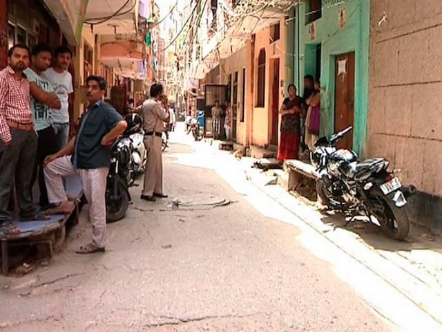 पति की बेवफाई को वजह बता महिला ने अपने दो बच्चों के साथ की खुदकुशी DELHI SHAKARPUR SUISIDE