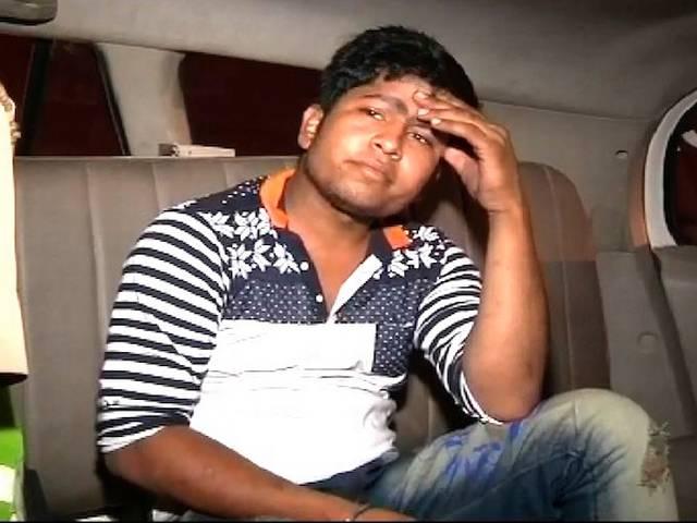 दिल्ली पुलिस की 15 वैन ने 50 किलोमीटर तक पीछा करके पकड़ी कार औऱ शराब delhi police car chase