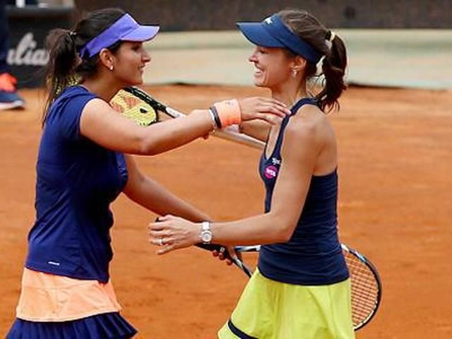 सानिया क्वार्टर फाइनल में, पेस और बोपन्ना फ्रेंच ओपन से बाहर Sania Mirza-Martina Hingis sail into French Open quarterfinals