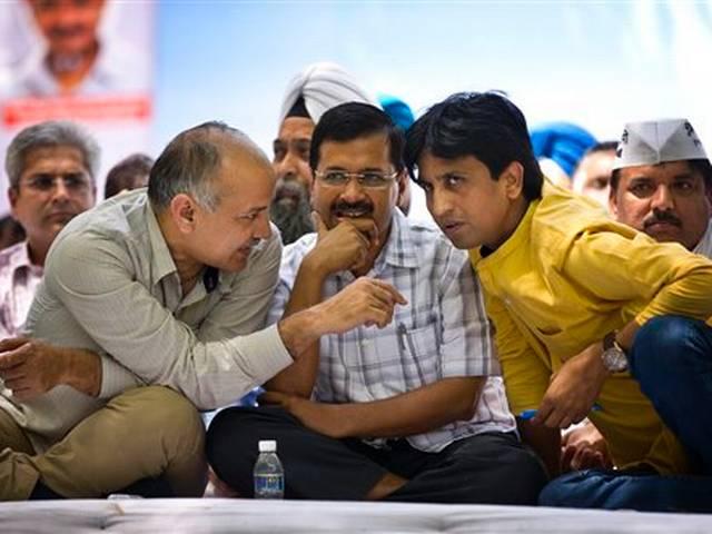 केजरीवाल को पड़े अफसरों के लाले, बिहार के DSP ने आने से किया इनकार, अखिलेश सरकार ने 15 अफसर देने से मना किया kejriwal_officer_bihar_up