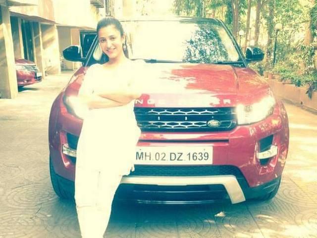 श्रुति हसन ने खुद को गिफ्ट की चमचमाती लाल रेंज रोवर Shruti Hassan with her new Range Rover