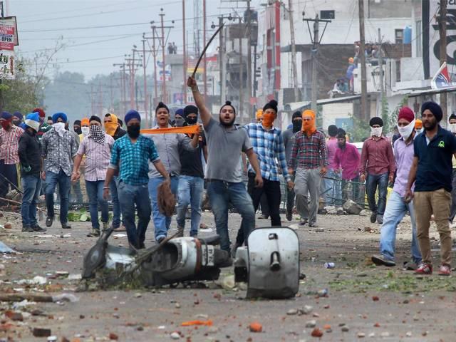 जम्मू में पुलिस और सिख युवकों के बीच संघर्ष में एक की मौत, छह घायल JAMMU_SIKH