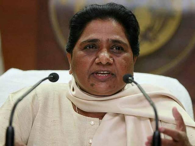 बीएसपी सुप्रीमो मायावती के भाई पर मारपीट और छेड़छाड़ का केस दर्ज case filled against mayawati brother