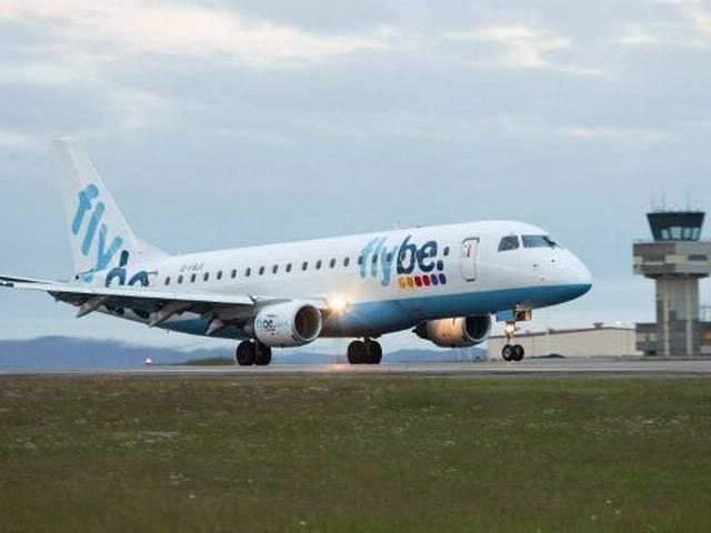 मधुमक्खी ने कराई विमान की आपात लैंडिंग Bee forces Flybe flight BE384 to turn back to Southampton