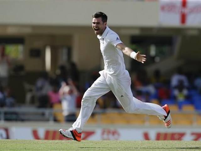 इंग्लैंड के सबसे सफल गेंदबाज एंडरसन ओबीई से नवाजे गए james anderson