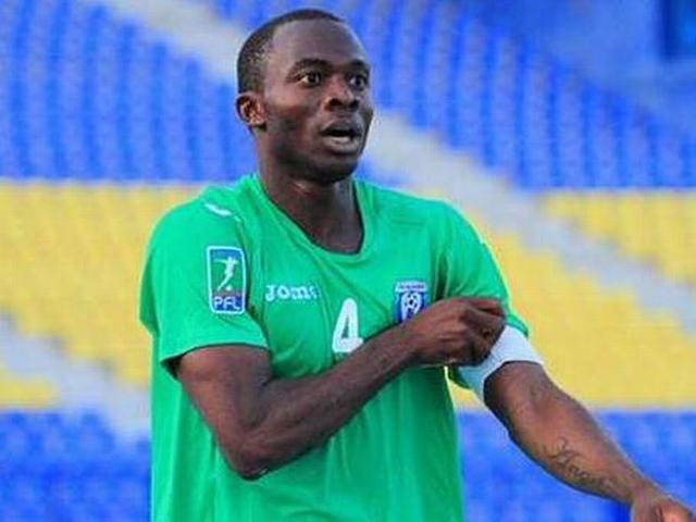 दुखद: मैदान में गिरने से फुटबॉल खिलाड़ी डेविड की मौत Nigerian Footballer David Oniya Collapses & Dies During Match in Malaysia