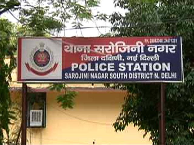 दिल्ली में ढाई साल की बच्ची से रेप के मामले में मुंहबोला चाचा गिरफ्तार minor girl raped by uncle