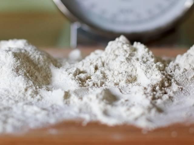 आटे के पैकेट से निकले मेंढक और छिपकली के अंश Flour