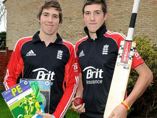 इंग्लैंड टीम में शामिल हुए जुड़वा भाई england_cricket_twins brother_Jamie Overton