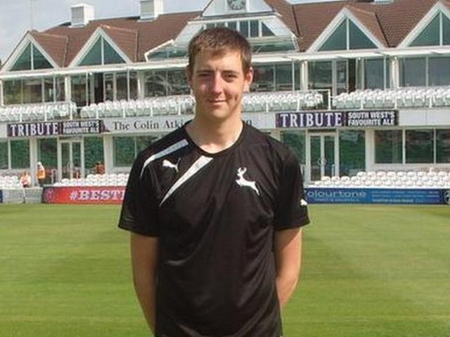 19 साल के कार्टर ने अपने पहले मैच में ही रचा इतिहास Matt Carter creates record by scalping 7 wickets on County debut