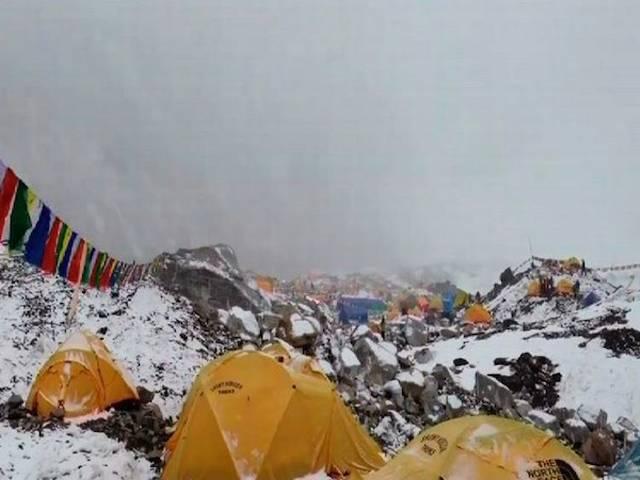 नेपाल में भूकंप से माउंट एवरेस्ट 3 सेंटीमीटर खिसका BHAKTAPUR_Nepal_survey