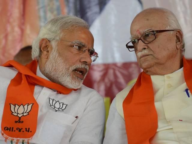 इमरजेंसी की याद दिलाकर आडवाणी क्या कहना चाह रहे हैं? lal krishna advani