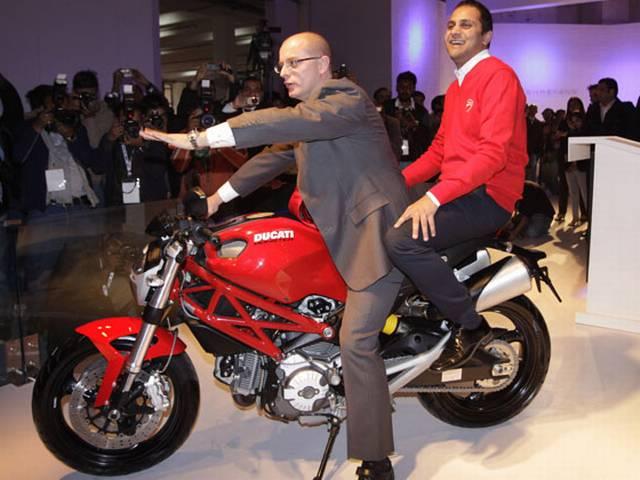 डुकाटी ने लॉन्च की 6 सुपर बाइक, भारत में खोला सबसे बड़ा शोरुम ducati launched its 6 superbike