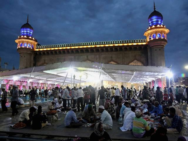 यूपी: एक मुहिम के लिए हिंदू धर्मगुरूओं समेत 21 हिन्दुओं ने रखा रोजा Religious harmony:Hindus in UP district to observe Ramzan fast