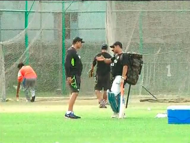 'कैप्टन कूल' के खोए फॉर्म को पाने में लगे रवि शास्त्री! choni batting form
