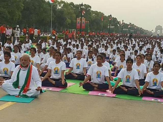 PM नरेन्द्र मोदी ने पहले अंतरराष्ट्रीय योग दिवस पर लोगों को दी शुभकामनाएं pm_modi_wishes_on_yoga_day