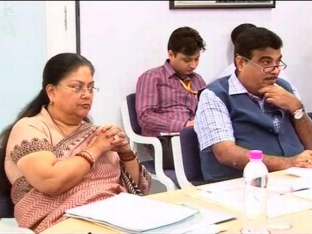 वसुंधरा के साथ गडकरी, कहा-बेवजह सवाल उठाए जा रहे हैं nitin gadkari with vasundhara