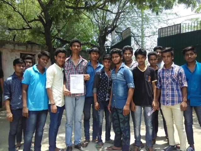 दिल्ली: सरकारी स्कूल में बच्चों का रिजल्ट अटका, CBSE ने फेल बताया, स्कूल ने पास 62 students ‘fail’ in tenth exam due to school’s fault