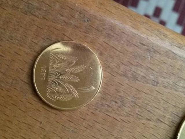 सोशल साइट पर छाया इस्लामिक स्टेट का 'इस्लामिक दीनार' Terror group supporters reveal photographs of gold coins on social media
