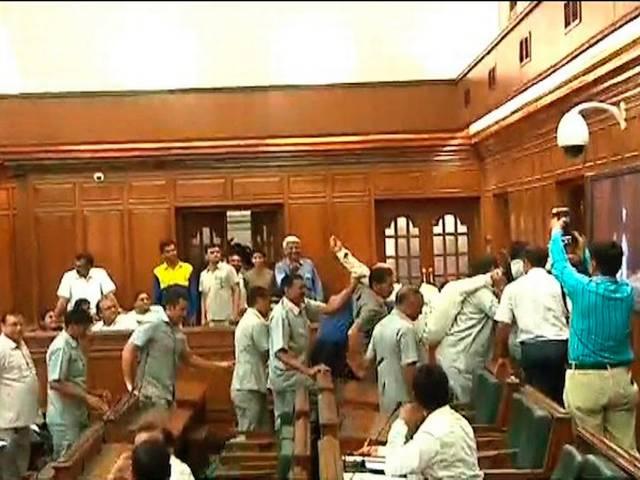 दिल्ली विधानसभा में फिर हंगामा delhi vidhan sabha