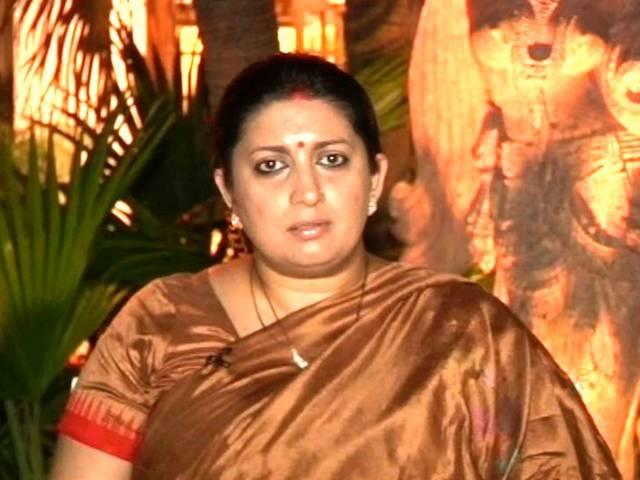 स्मृति ईरानी के खिलाफ कांग्रेस-आप का प्रदर्शन, इस्तीफे पर अड़ा विपक्ष SMRITI IRANI CASE