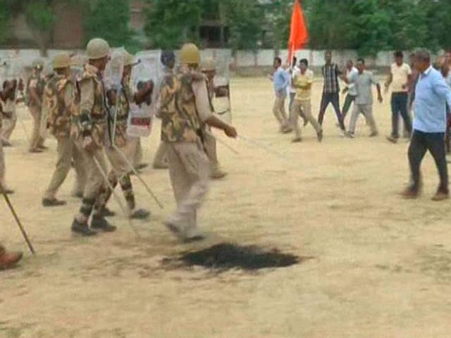 इलाहाबाद: नकली दंगे में केसरिया झंडा, पुलिस पर उठे सवाल police mock drill in Allahabad