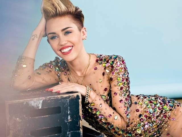 पेटा के ‘‘सेक्सिएस्ट वेजीटेरियन’’ के रूप में नॉमिनेट हुईं माइली सायरस peta_miley cyrus
