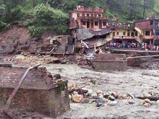 उत्तराखंड: दो दिन से हो रही बारिश से बढ़ा गंगा का जल स्तर, हरिद्वार में हाई अलर्ट Kedarnath_State disaster response force (SDRF)_rescue