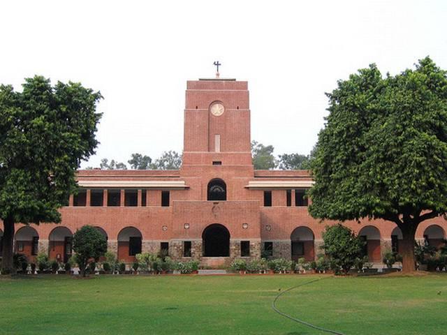सेंट स्टीफंस छेड़छाड़ मामले पर महिला आयोग में रिपोर्ट पेश st.stephen’s_dcw_report_thampoo
