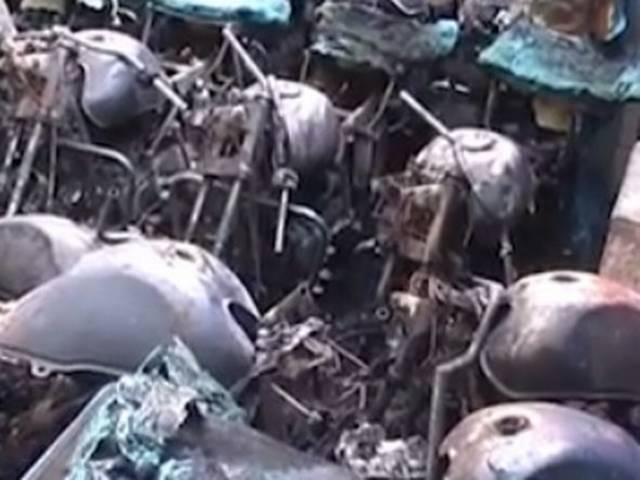 पुणे की 90 गाड़ियों में किसने लगाई आग, पुलिस के सामने बना रहस्य 90 two-wheelers set ablaze in Pune, one detained