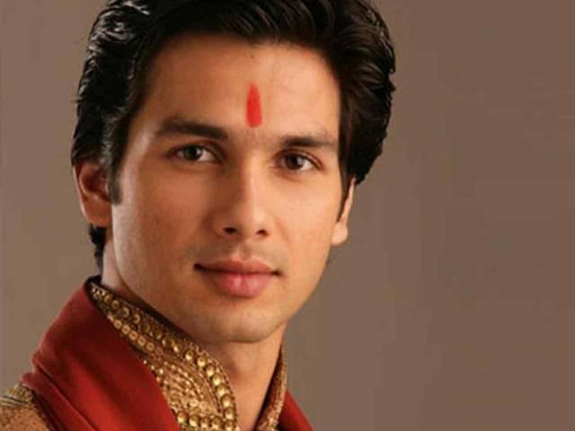7 जुलाई को सात फेरे लेंगे शाहिद और मीरा, देखें शादी के कार्ड की एक झलक shahid Kapoor is getting married on Tuesday (July 7) in Delhi