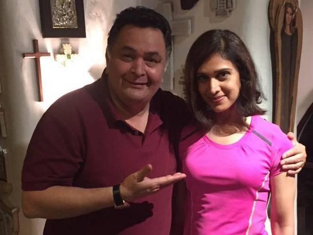 ऋषि अपनी 'दामिनी' को नहीं पहचान पाए Meenakshi Seshadri now looks like her Damini co-star Rishi Kapoor’s daughter!