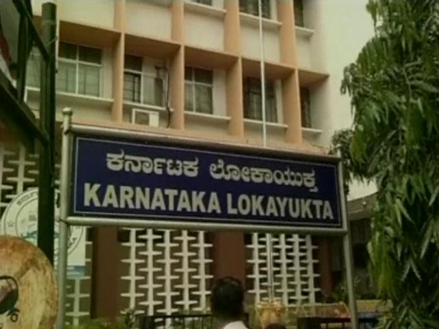 घूस लेने के आरोप में कर्नाटक के लोकायुक्त के बेटे पर ही FIR FIR filed against Lokayukta’s son over bribery scandal