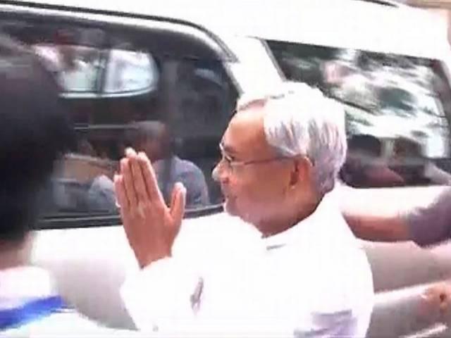 नीतीश ने पटन देवी मंदिर से की 'घर-घर दस्तक' अभियान की शुरुआत Nitish Kumar Begins Knock-on-Doors Campaign,