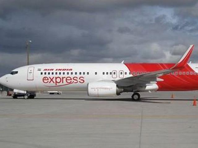 एयर होस्टेस ने लगाया पायलट पर अपमान का आरोप air hostess_