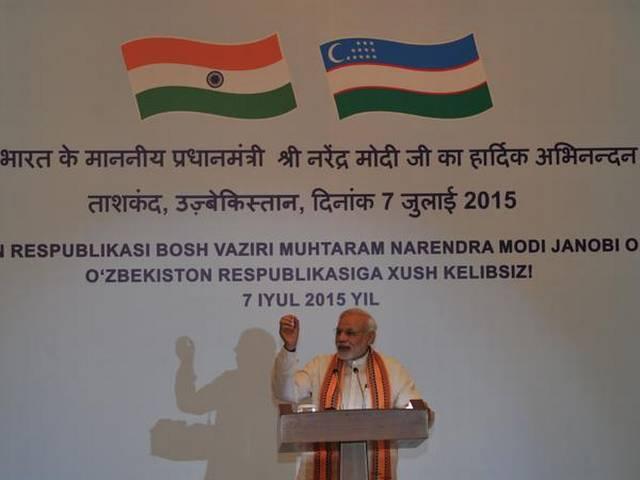 ताशकंद में भारतीय समुदाय से मिले PM मोदी, संगीत और भाषा की अहमियत पर बात की pm_modi_tashkent