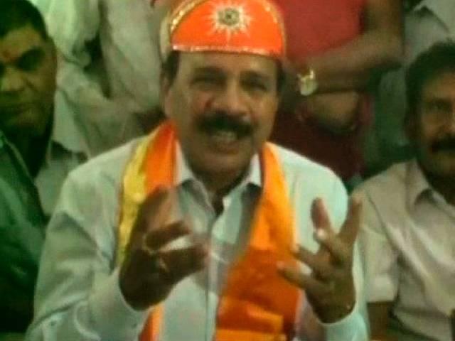 कानून मंत्री गौड़ा का बेतूका बयान, 'व्यापम जैसे छोटे मुद्दों पर क्यों बोलेंगे पीएम' sada nand gauda controversial statement