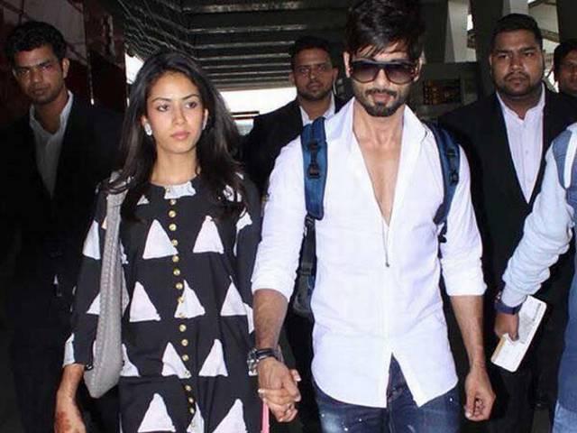 Spotted: दुल्हनिया मीरा को लेकर मुंबई रवाना हुए शाहिद कपूर Spotted: Shahid Kapoor & Mira Rajput Are On Their Way To Mumbai