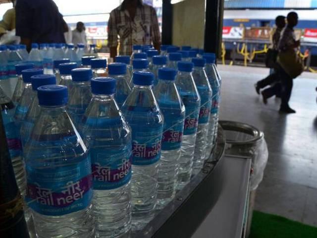 खुशखबरी! रेलवे स्टेशनों पर अब 5 रुपए में मिलेगा 1 लीटर पानी coming_soon_water_for_5_a_litre_at_railway_stations