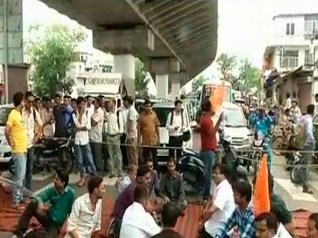 जयपुर: मेट्रो के लिए मंदिरों को तोड़ने का विवाद बढ़ा, RSS ने किया चक्का जाम RSS PROTEST IN JAIPUR