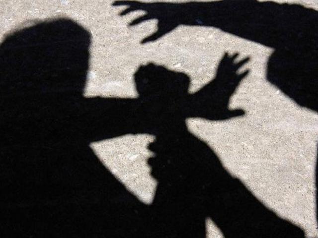 शराबी दरोगा और उसके साथी ने महिला को कढ़ाई में उड़ेला Crime_Women_