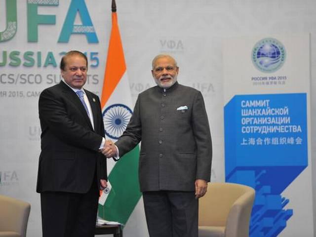 2016 में पाकिस्तान जाएंगे PM मोदी, हाफिज सईद- लखवी पर भी हुई बात pm_modi_nawaz_sharif_russia