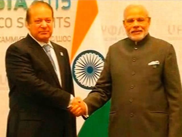 मोदी-नवाज मुलाकात: बीजेपी को भली लगी, कांग्रेस को ऐतराज India-Pak_