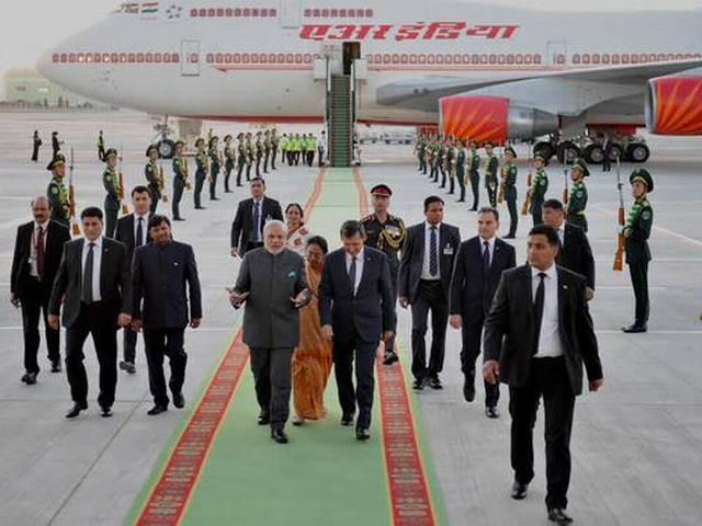 रूस से तुर्कमेनिस्तान पहुंचे PM नरेंद्र मोदी, हवाईअड्डे पर शानदार स्वागत modi_reaches_turkmenistan