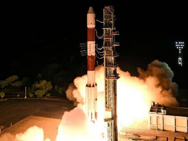 इसरो ने लॉन्च किया सबसे बड़ा कमर्शियल मिशन, ब्रिटेन के पांच सैटेलाइट अंतरिक्ष में भेजे India launches heaviest commercial space mission ever, 5 UK satellites put into orbit