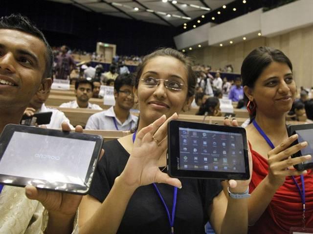 ‘आकाश’ टैबलेट ने नाप ली अपनी ऊंचाई ! aakash tablet