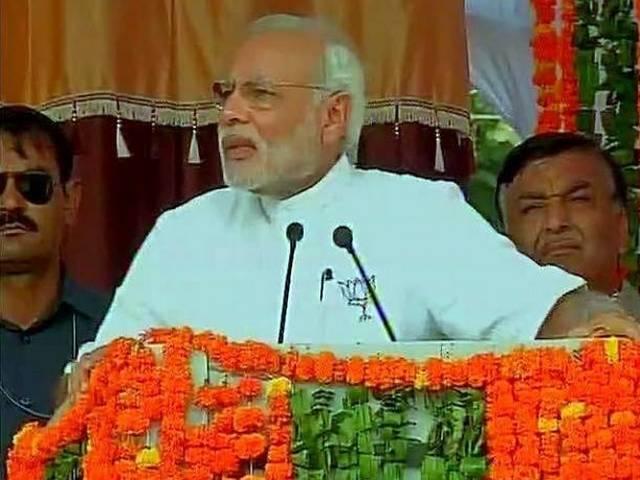 भारी बारिश से मोदी का दौरा रद्द, स्टेज सजा रहे माली की करंट से मौत PM Modi scheduled to visit Varanasi today