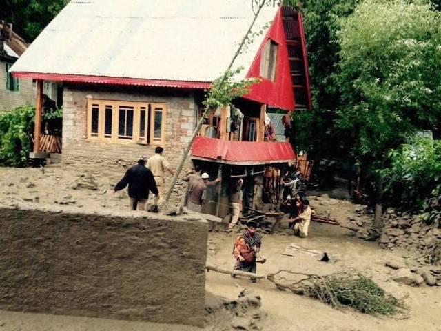 कश्मीर: बादल फटने के बाद बाढ़ की चेतावनी, दो अमरनाथ यात्रियों की मौत, चार लापता Heavy Monsoon rains may return to East India, in kashmir Cloudburst kills girl